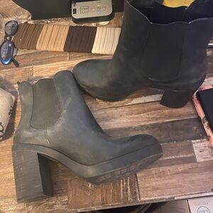 Crown Vintage Black Ankle Boots Size 7